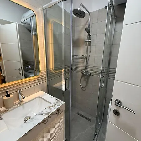 Apartment Elegant In Tirana