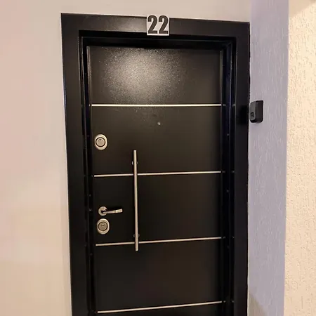 Apartment Elegant In Tirana