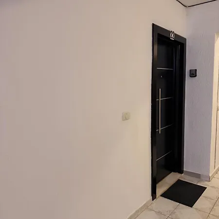 Apartment Elegant In Tirana